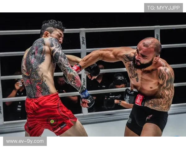 当泰拳遇上绿茵场:以格斗元素重塑足球全新跨界竞赛体验盛典魅力